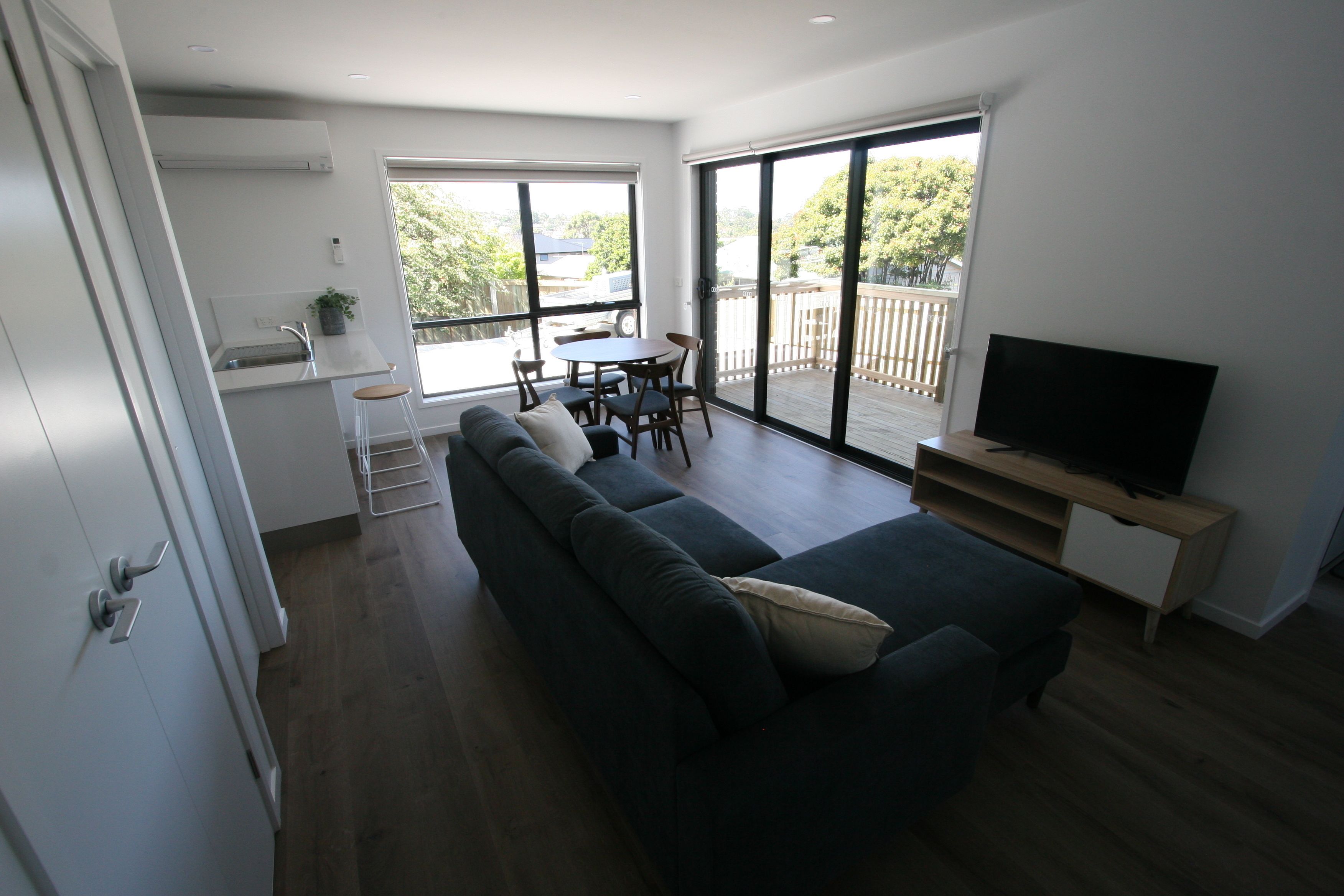 Cedar Cottages Blackmans Bay — image 4