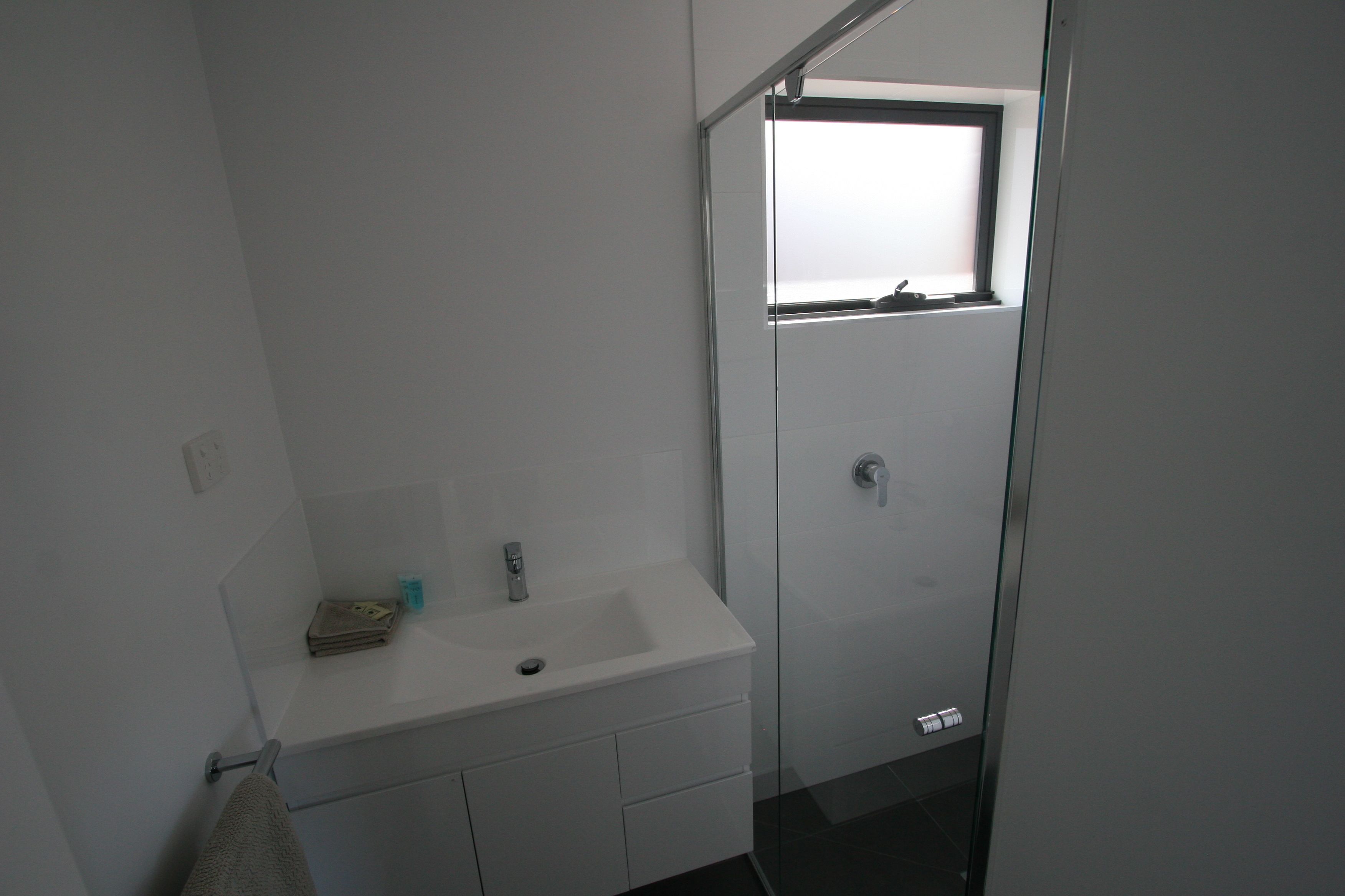 Cedar Cottages Blackmans Bay — image 18