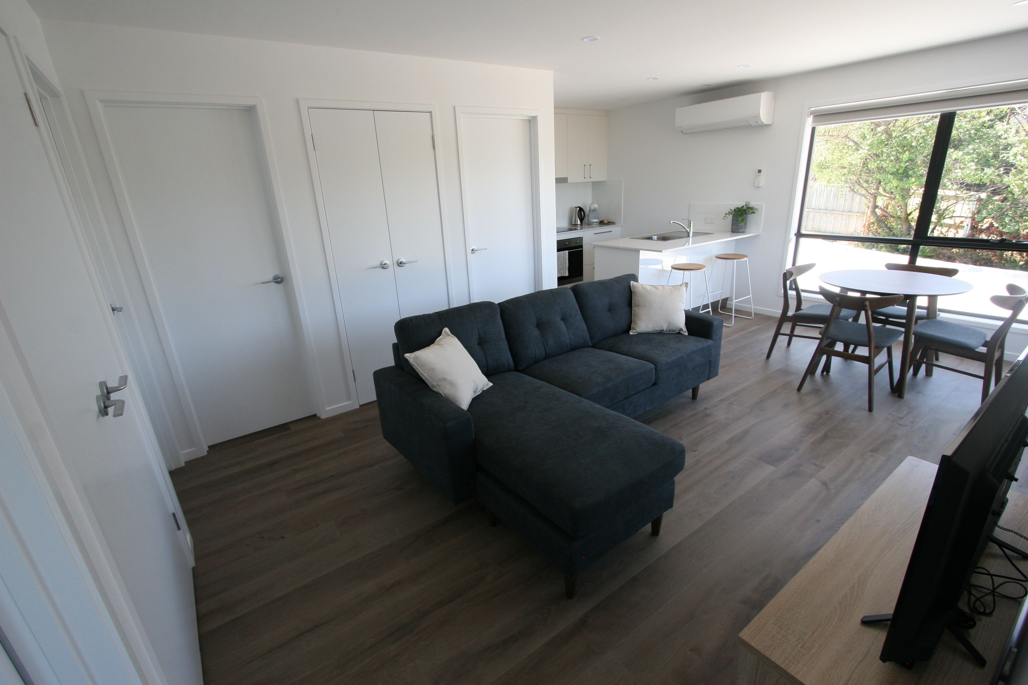 Cedar Cottages Blackmans Bay — image 12