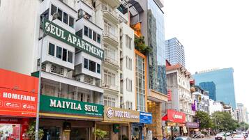 Vista frontal de la propiedad