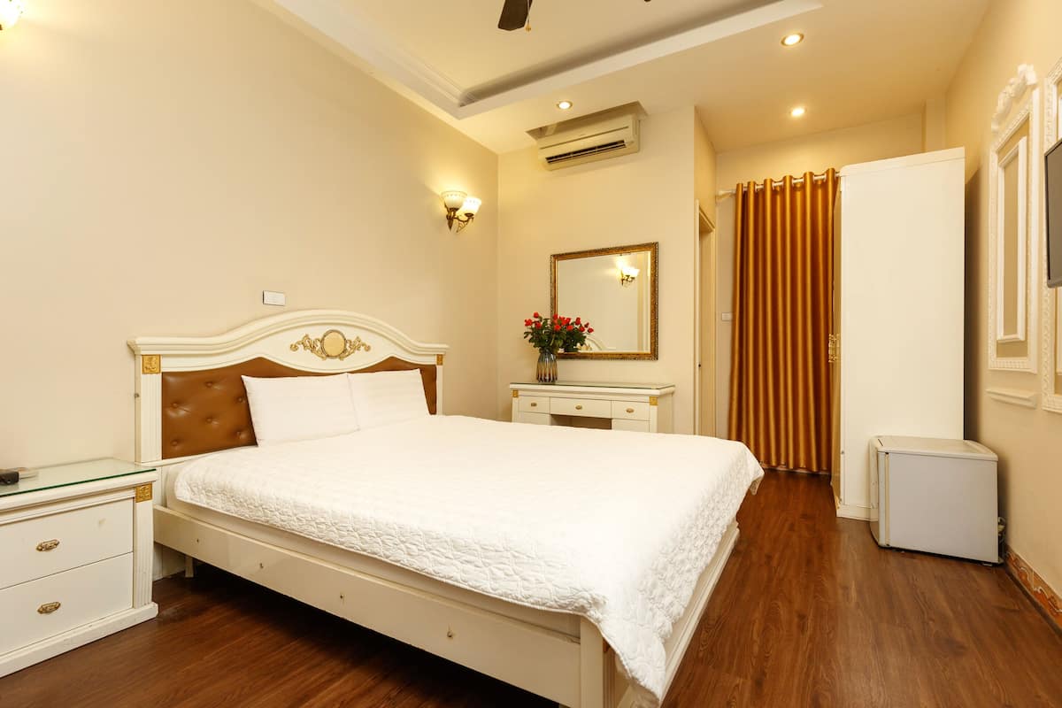 Standard Double Room | 1 bedroom, minibar, desk, laptop workspace