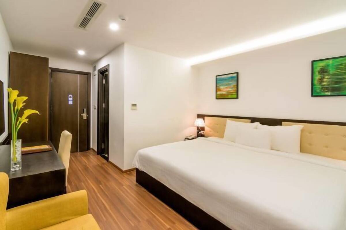Minibar, caja fuerte, escritorio y cortinas opacas