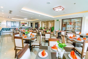 Breakfast, lunch, dinner served; Vietnamese cuisine