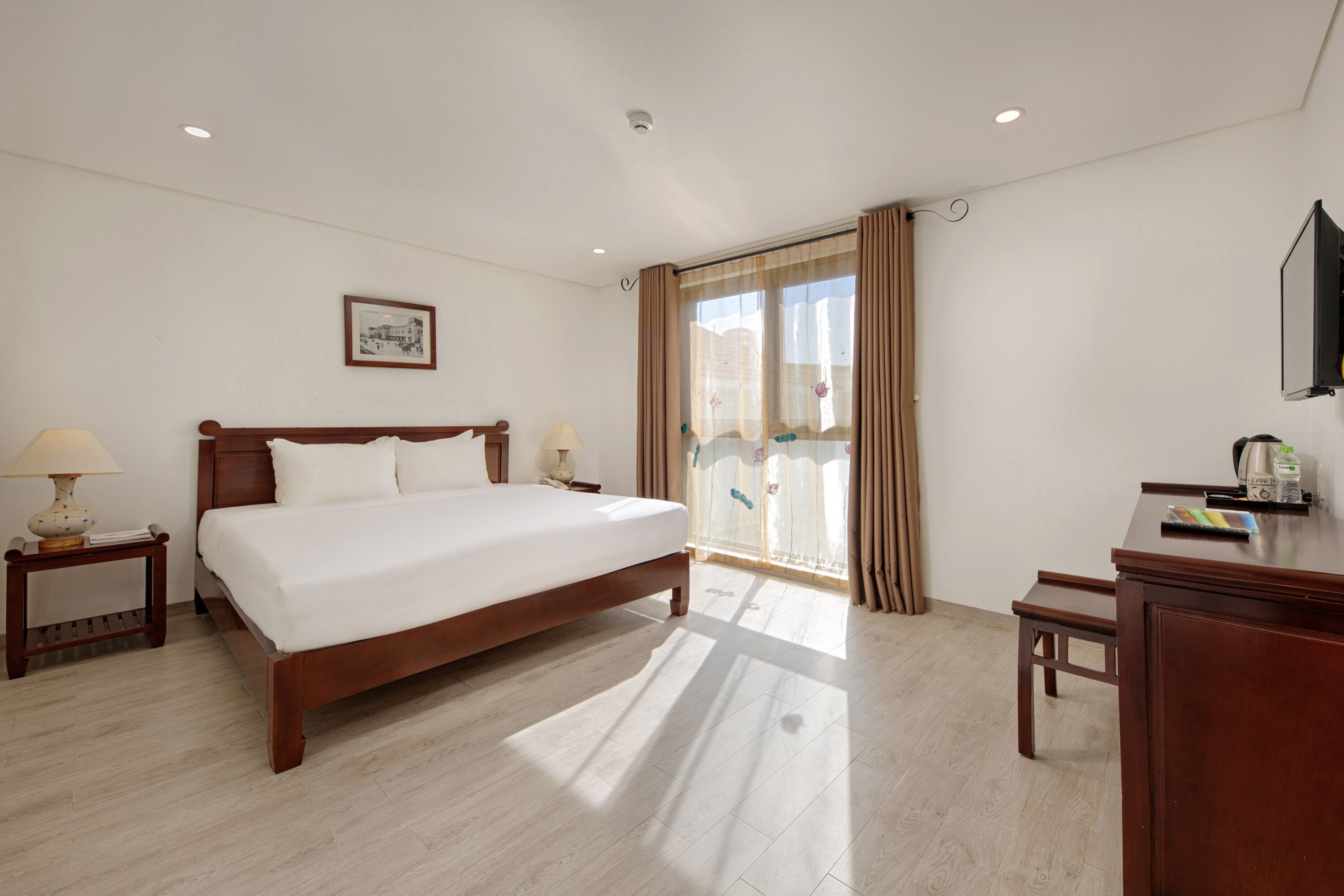 minibar, in-room safe, desk, soundproofing