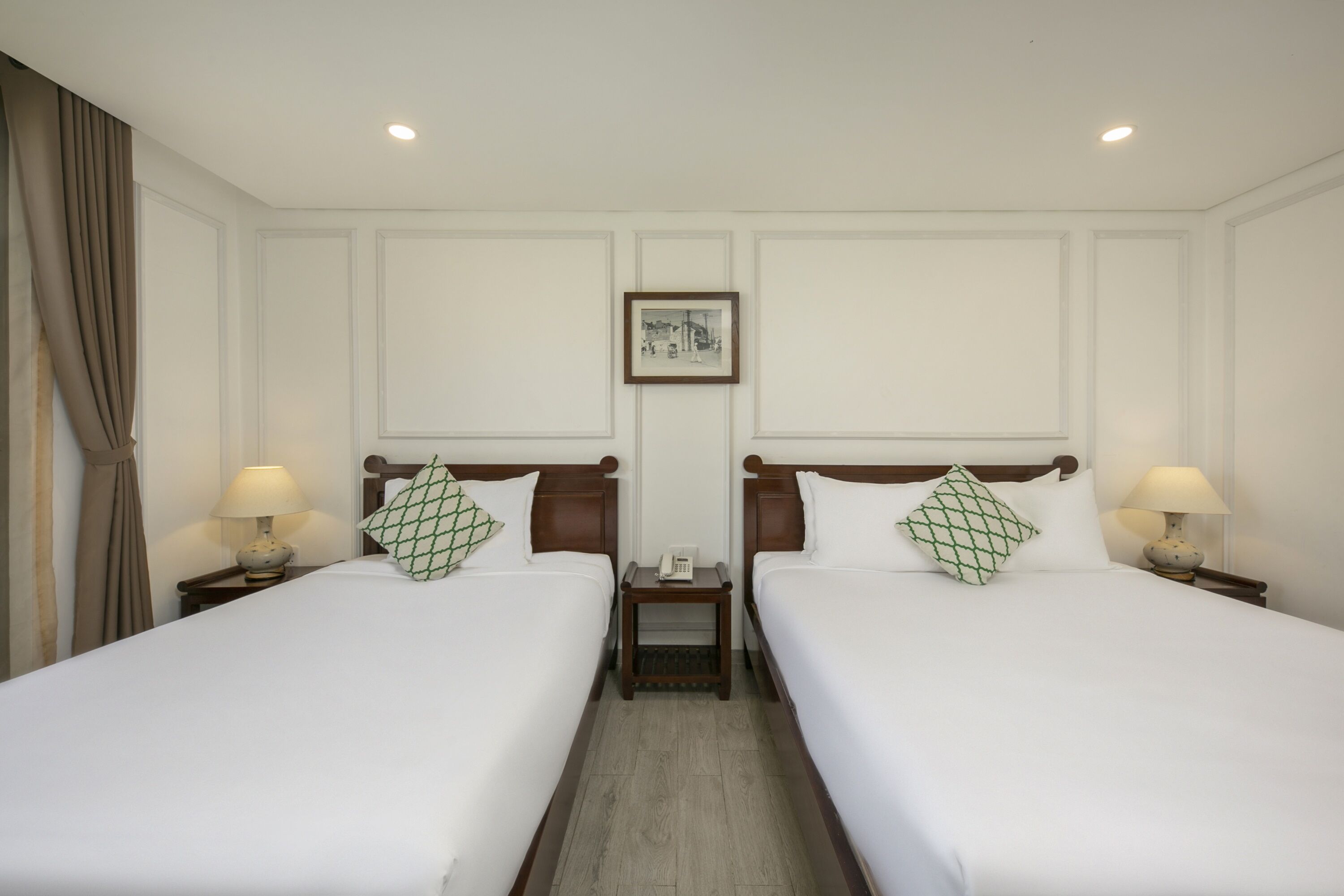 executive room | minibar, in-room safe, desk, soundproofing