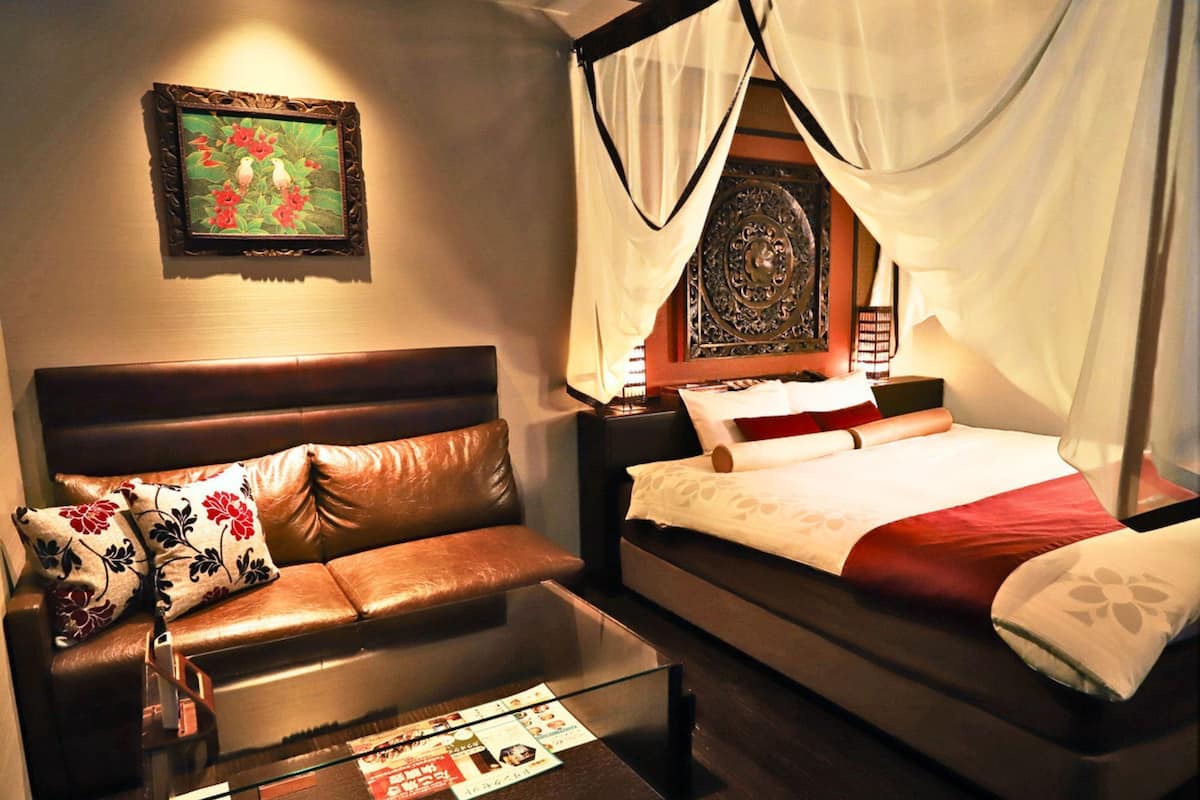Superior King - Smoking - Unlimited Alcohol | Soundproofing, free WiFi, bed sheets