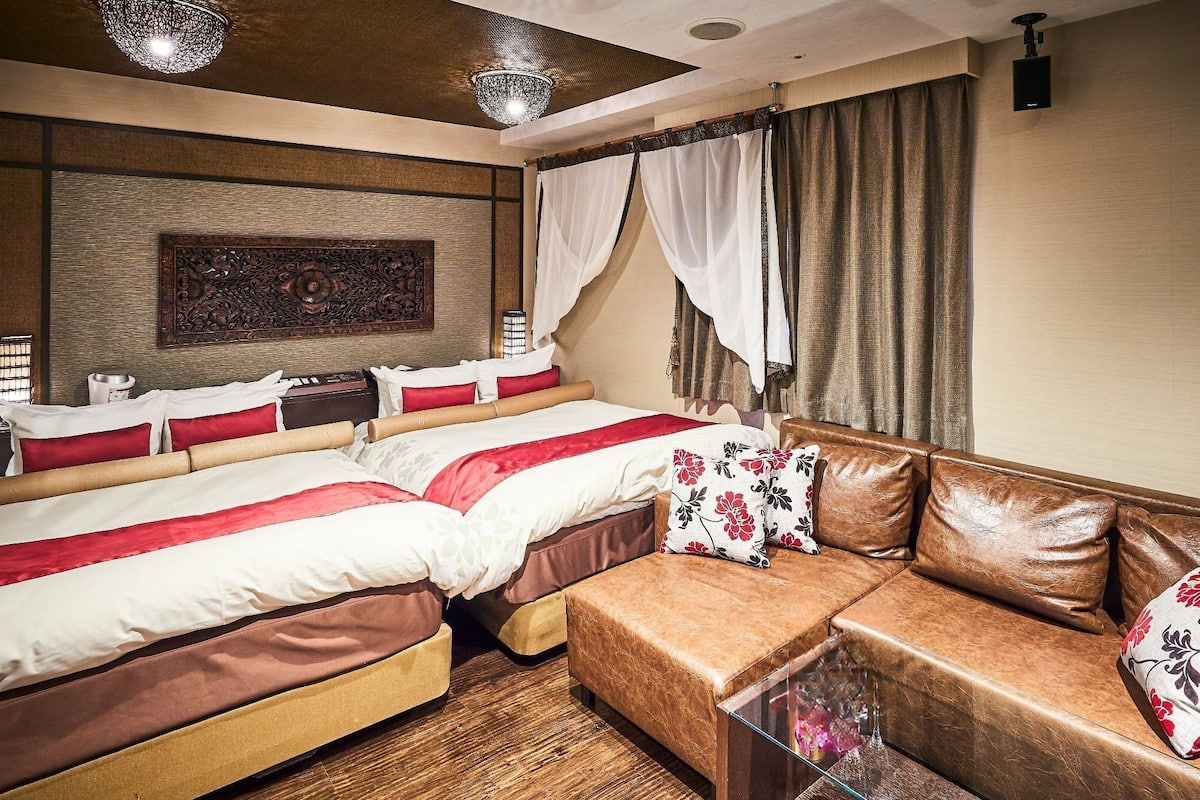 Royal Suite Twin - Smoking - Unlimited Alcohol | Soundproofing, free WiFi, bed sheets
