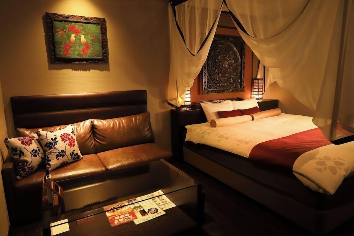 Soundproofing, free WiFi, bed sheets