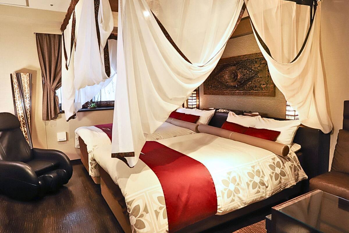 Junior Suite Twin - Smoking - Unlimited Alcohol | Soundproofing, free WiFi, bed sheets