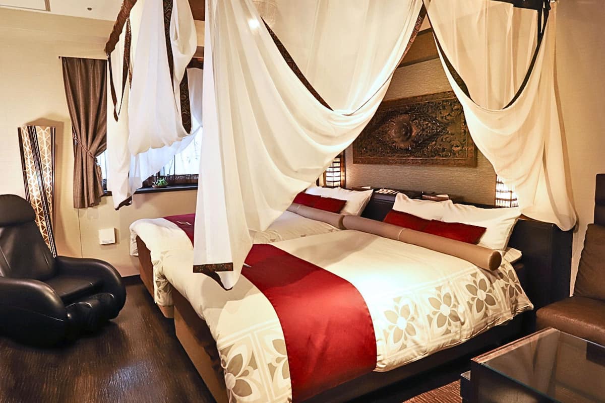Superior Twin Room, with Free All-you-can-drink Alcohol (Smoking) | Système d’insonorisation, accès au Wi-Fi (inclus), literie fournie