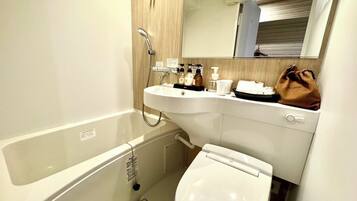 Camera Superior | Bagno | Combinazione doccia/vasca, set di cortesia gratuito, asciugacapelli