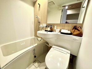 Superior Room | Bilik Mandi | Gabungan pancuran/tab mandi, kelengkapan dandanan diri percuma 