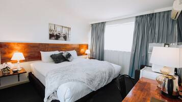 Superior King Room | Individually decorated, individually furnished, desk, laptop workspace