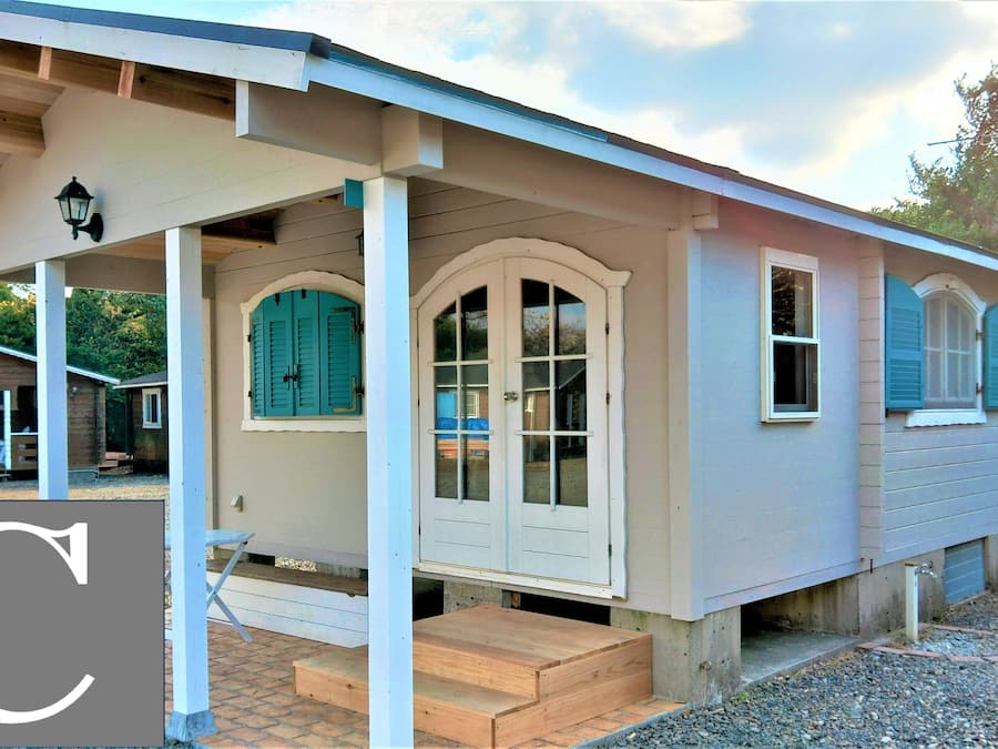 Cottage Type C | Down comforters, individually decorated, individually furnished