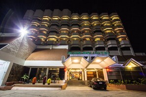 Front of property - Roseinn Hotel Taphanhin (Taphan Hin)