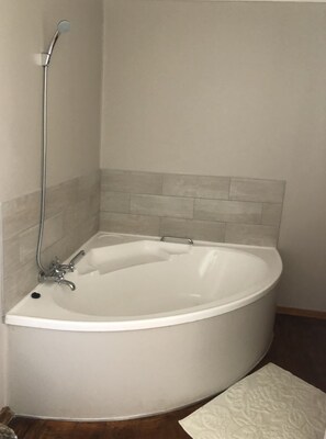 Traditional-Ferienhütte | Badezimmer