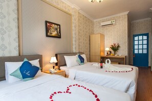 Minibar, safe på rommet, skrivebord og wi-fi (inkludert)