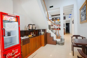 Breakfast area - OYO 268 Pavilion Hotel Hanoi (Hanoi)
