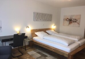 Free WiFi, bed sheets - Hotel Forsthaus Alter Foerster (Bad Oeynhausen)