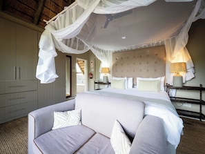 Ekhaya Suite 5 | Hochwertige Bettwaren, Zimmersafe, individuell dekoriert