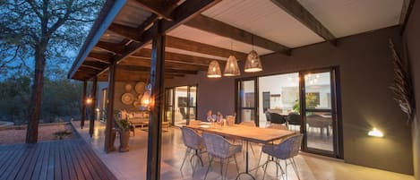 Bushwillow Private Villa | Terrace/patio