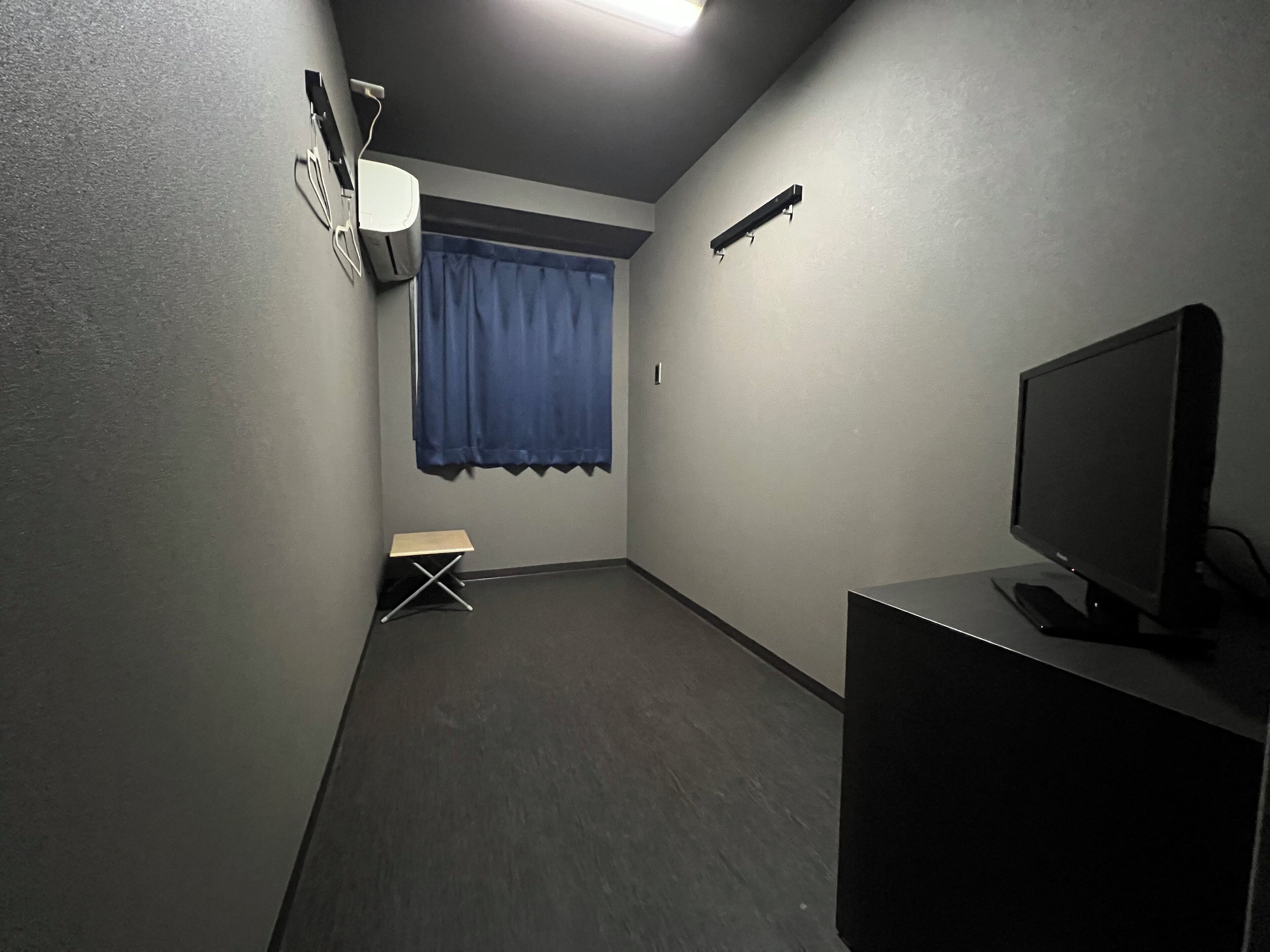 مكتب وستائر تعتيم وواي فاي مجانًا