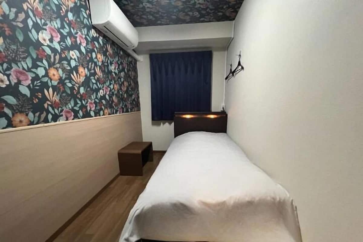 Blackout drapes, free WiFi