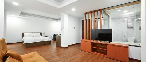 Dobbeltrom – premium | Skrivebord, blendingsgardiner, lydisolert og wi-fi (inkludert)