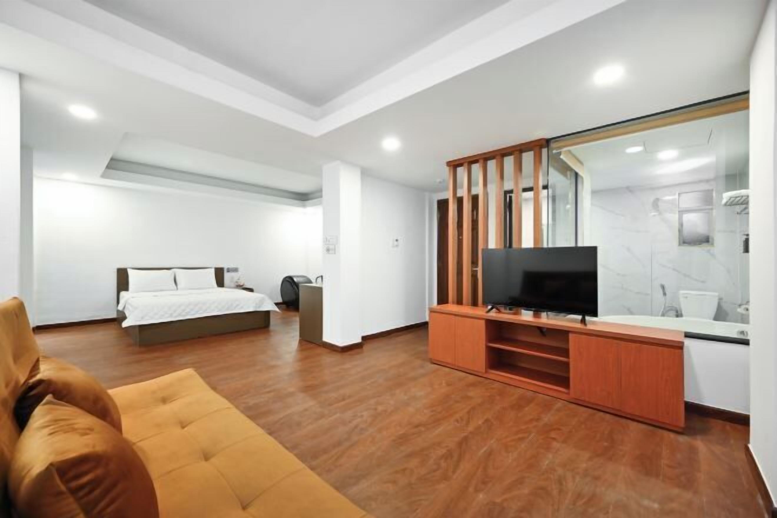 Desk, blackout drapes, soundproofing, free WiFi