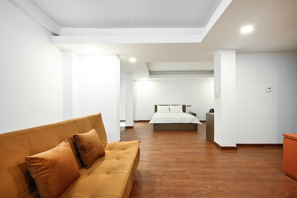 Habitación doble Premium | Escritorio, cortinas blackout, insonorización y wifi gratis 
