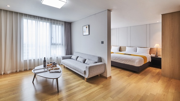 Suite (with Microwave and Washing Machine)