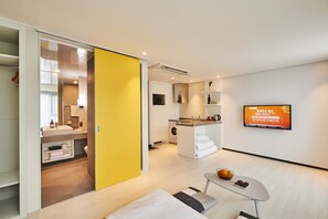 Quarto luxo (Korean Ondol Room) | Roupas de cama premium, cofres nos quartos, cortinas blackout