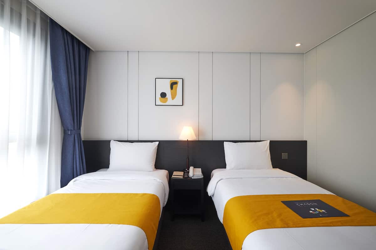 Luxe beddengoed, een kluis op de kamer, verduisterende gordijnen