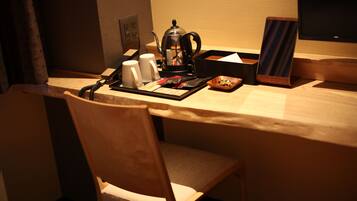 Chambre Design avec lits jumeaux, non-fumeurs | Coffres-forts dans les chambres, bureau, rideaux occultants