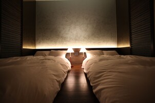 Habitación de diseño con 2 camas individuales, no fumadores | Caja fuerte, escritorio, cortinas opacas y sistema de insonorización