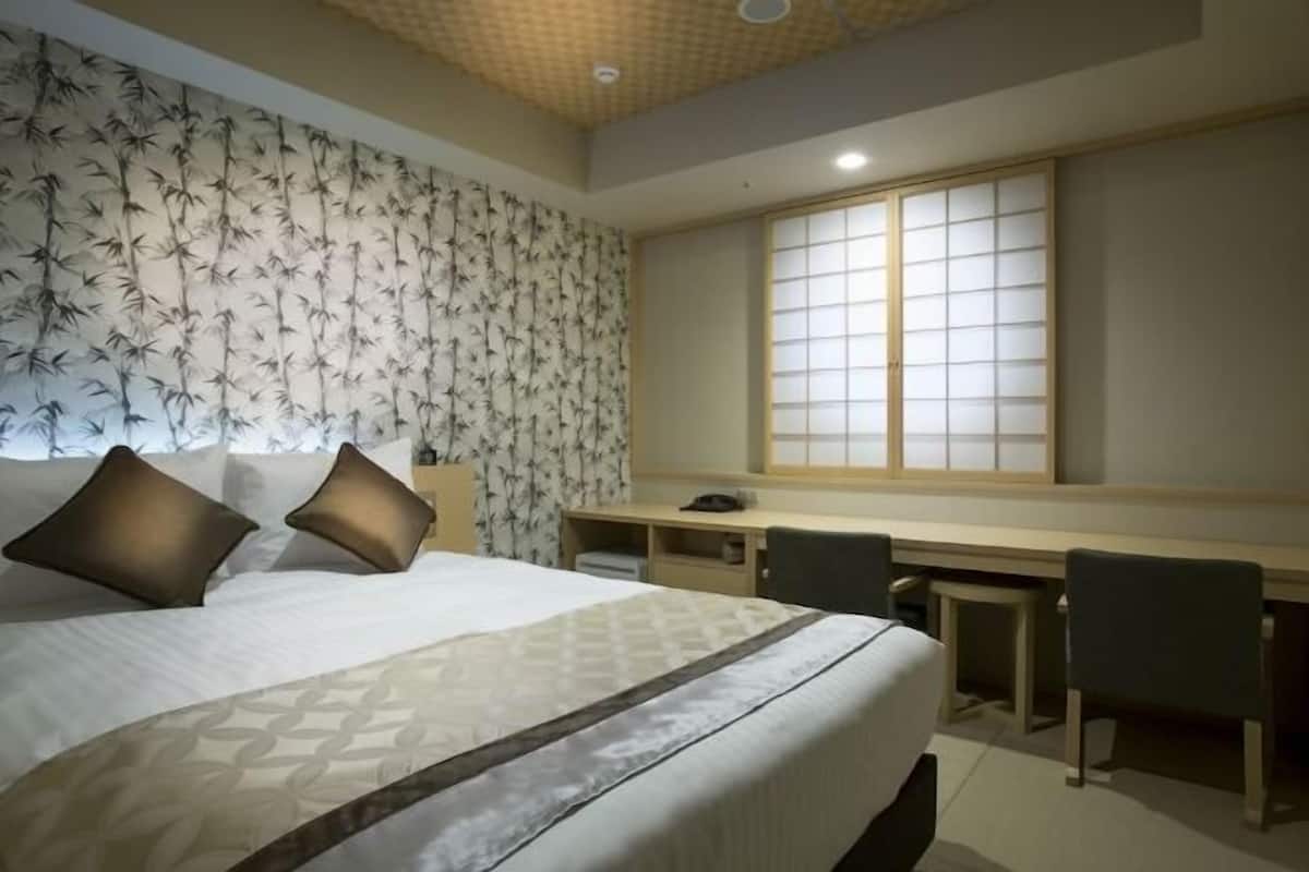 In-room safe, desk, free WiFi, wheelchair access
