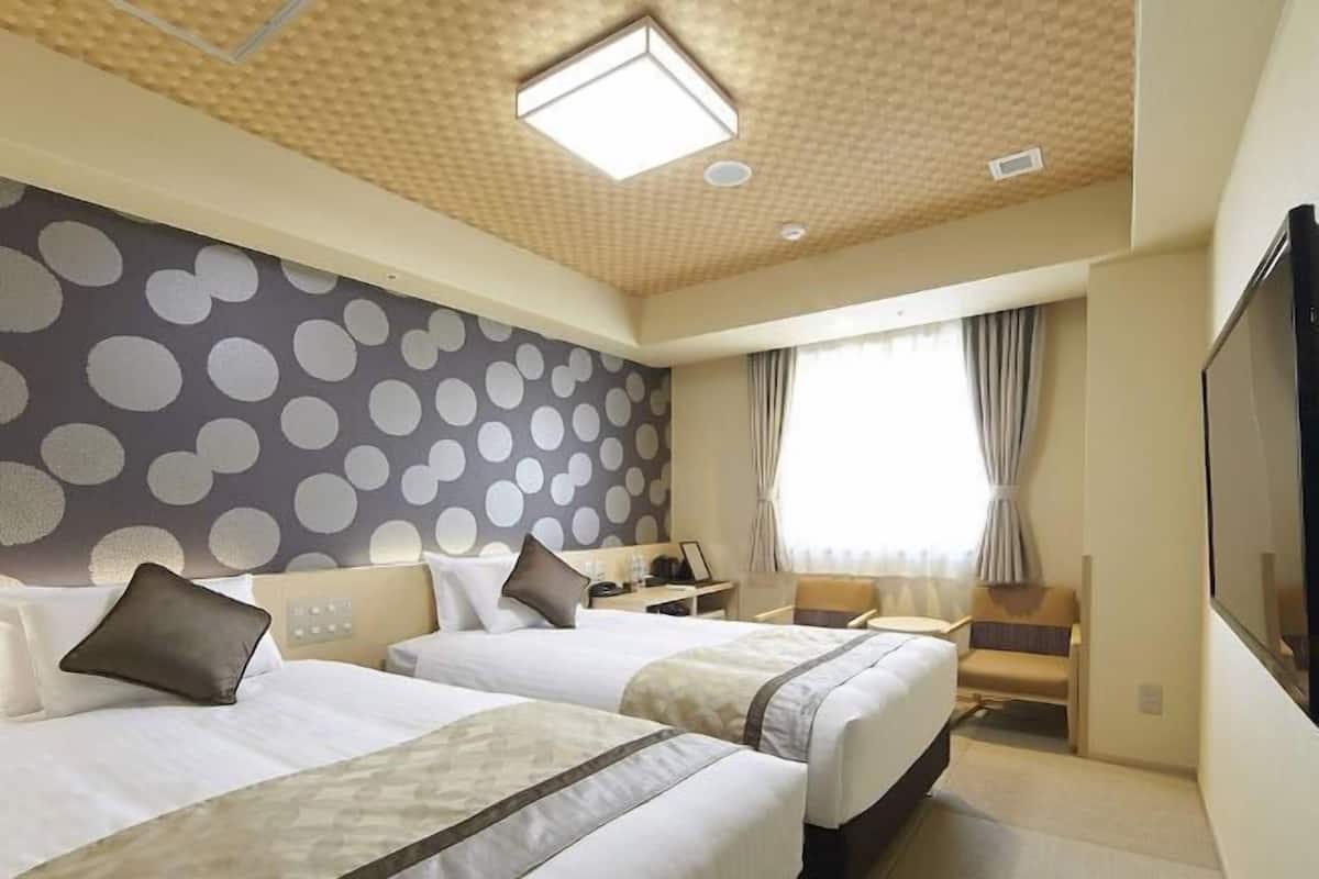 In-room safe, desk, free WiFi, wheelchair access