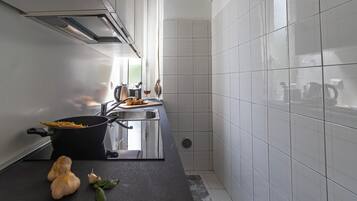 Apartment (2 Bedrooms) | Private kitchen | Fridge, microwave, stovetop, dishwasher