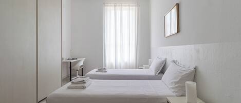 2 bedrooms, laptop workspace, iron/ironing board, cots/infant beds