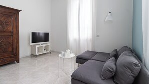 公寓 (2 Bedrooms) | 客廳 | 15 厘米平面電視連有線電視頻道、電視