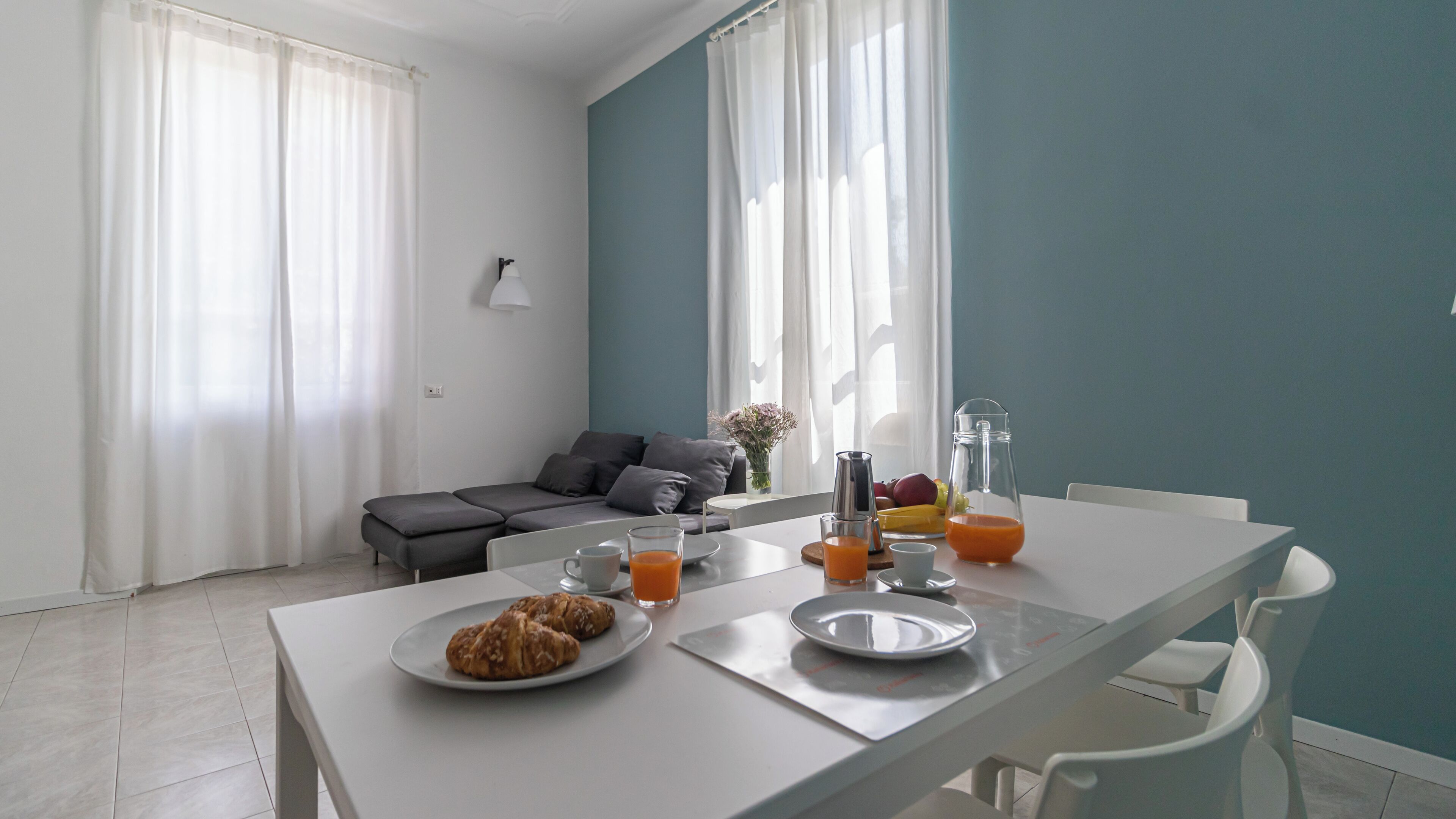 Apartamento (2 Bedrooms) | Zona de estar | Televisión de pantalla plana de 15 cm con canales por cable