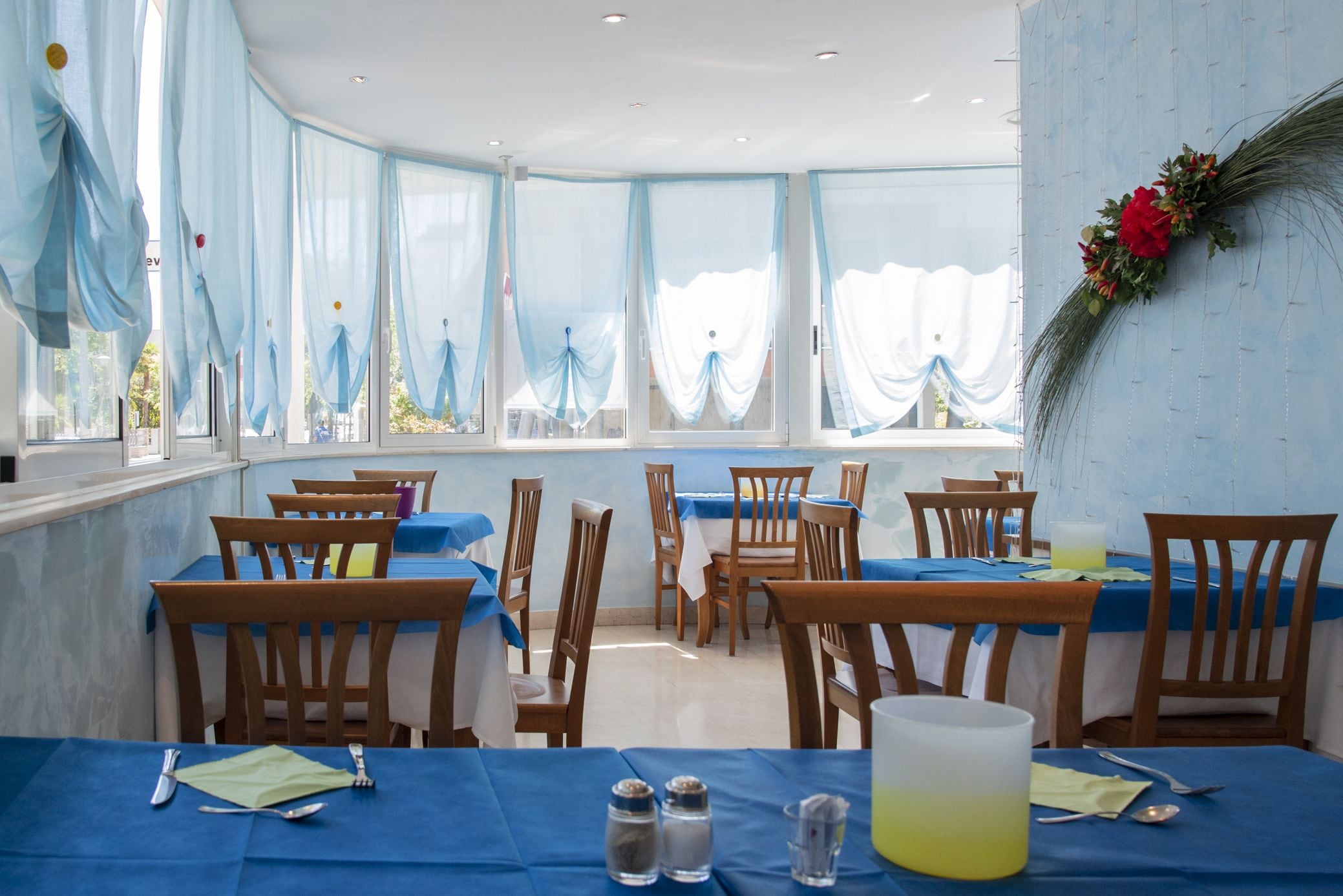 Aperto a pranzo e cena, cucina locale