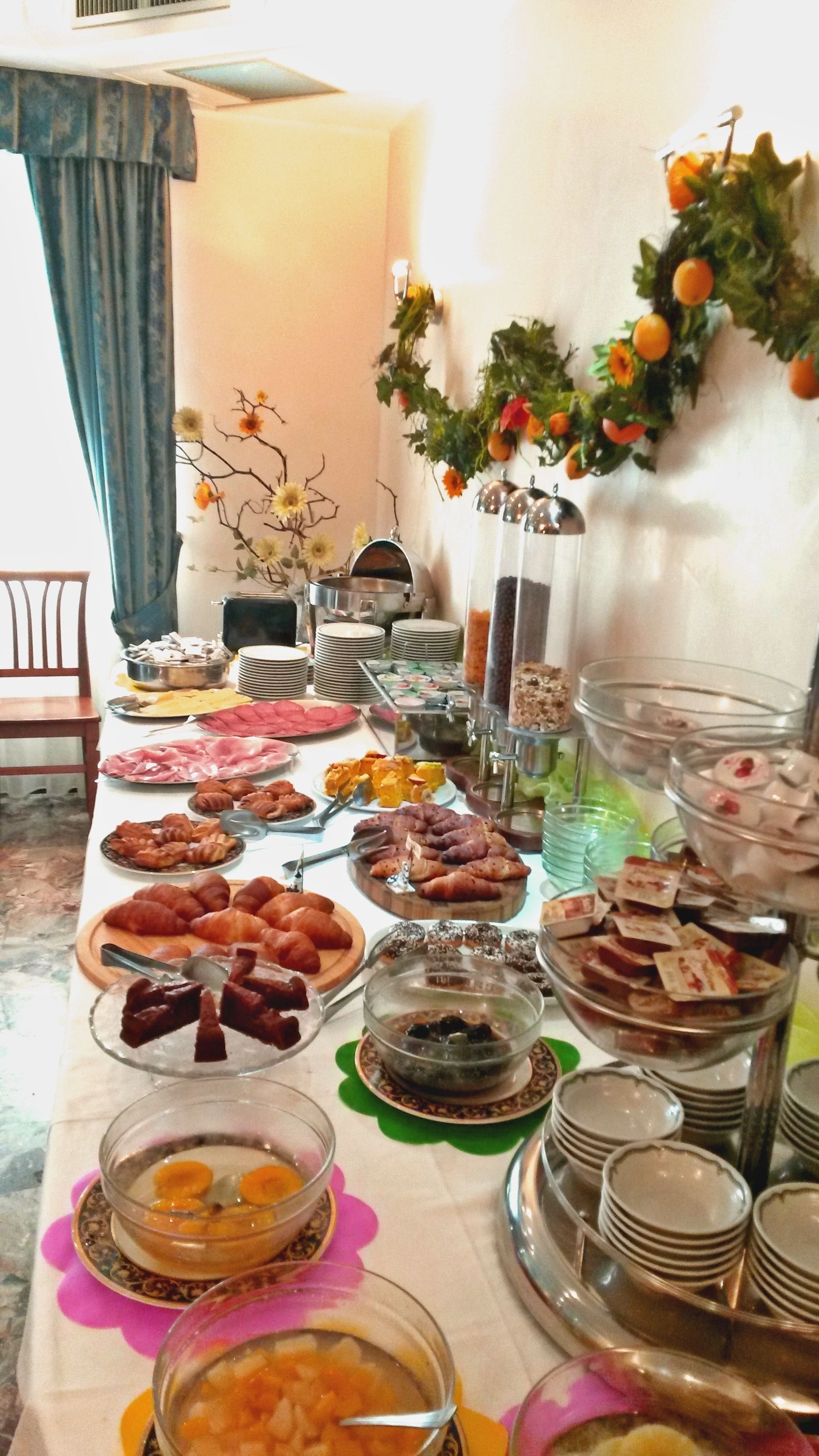 含每日吃到飽早餐