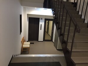 Staircase - Guest House Koiyamacho (Kyoto)