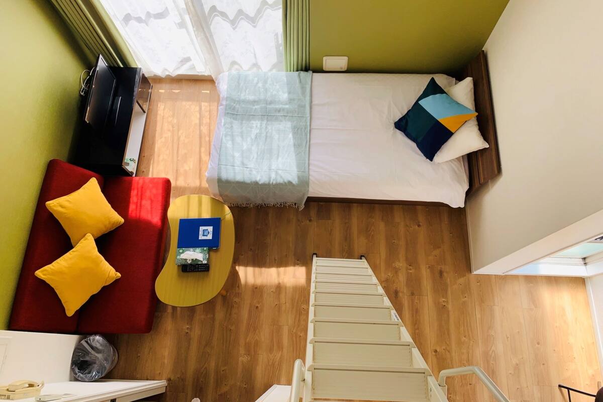家庭复式房, 无烟房 (Loft Room) | 遮光窗帘、熨斗/熨衣板、免费 WiFi、床单