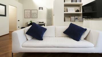 Apartemen (1 Bedroom) | Ruang keluarga | TV layar datar