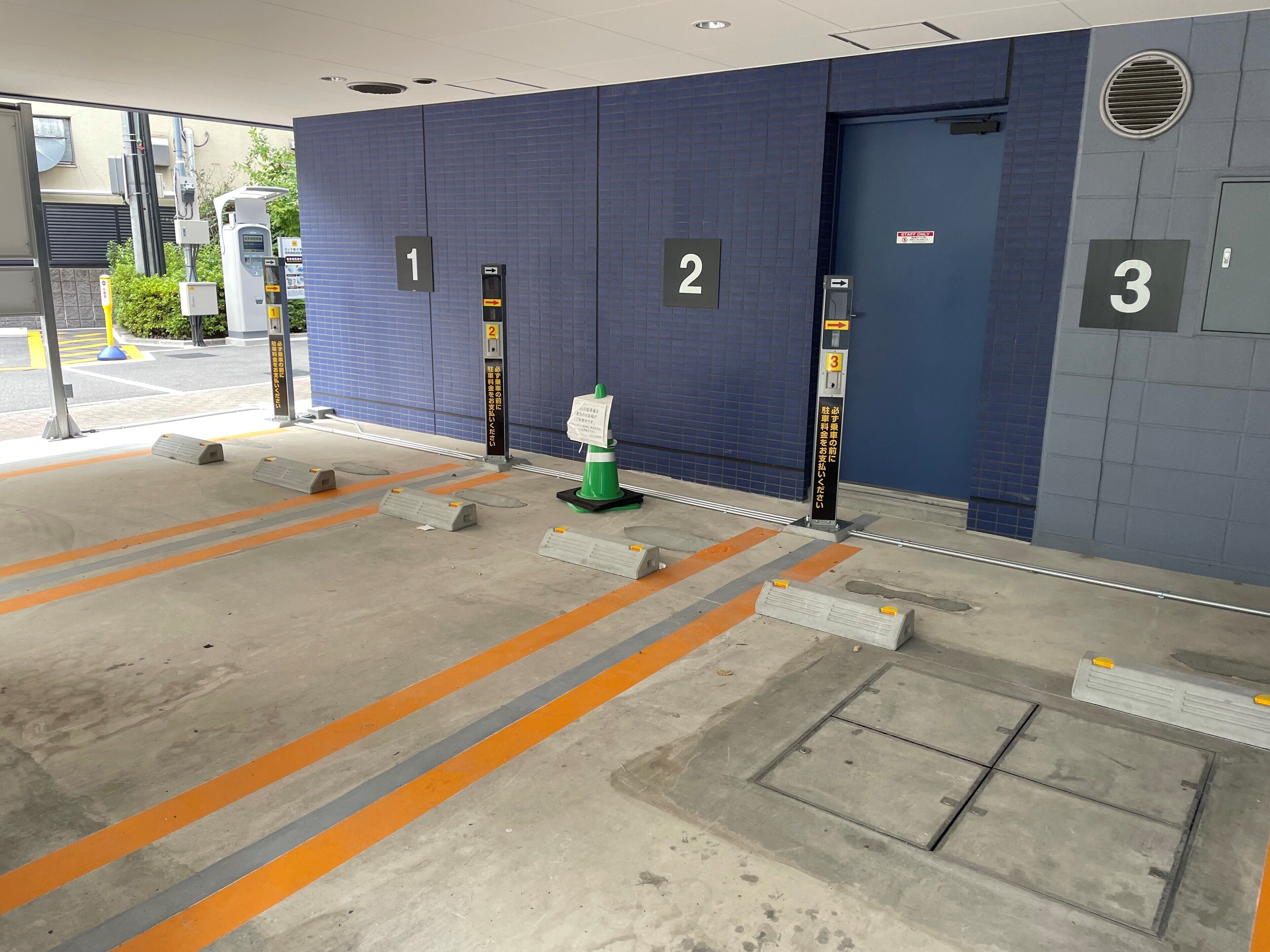 self-parking (surcharge) 1500 per night