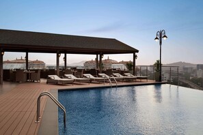 Una piscina cubierta