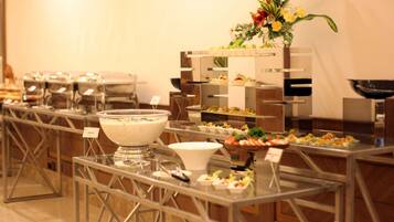Daily buffet breakfast (INR 708 per person)