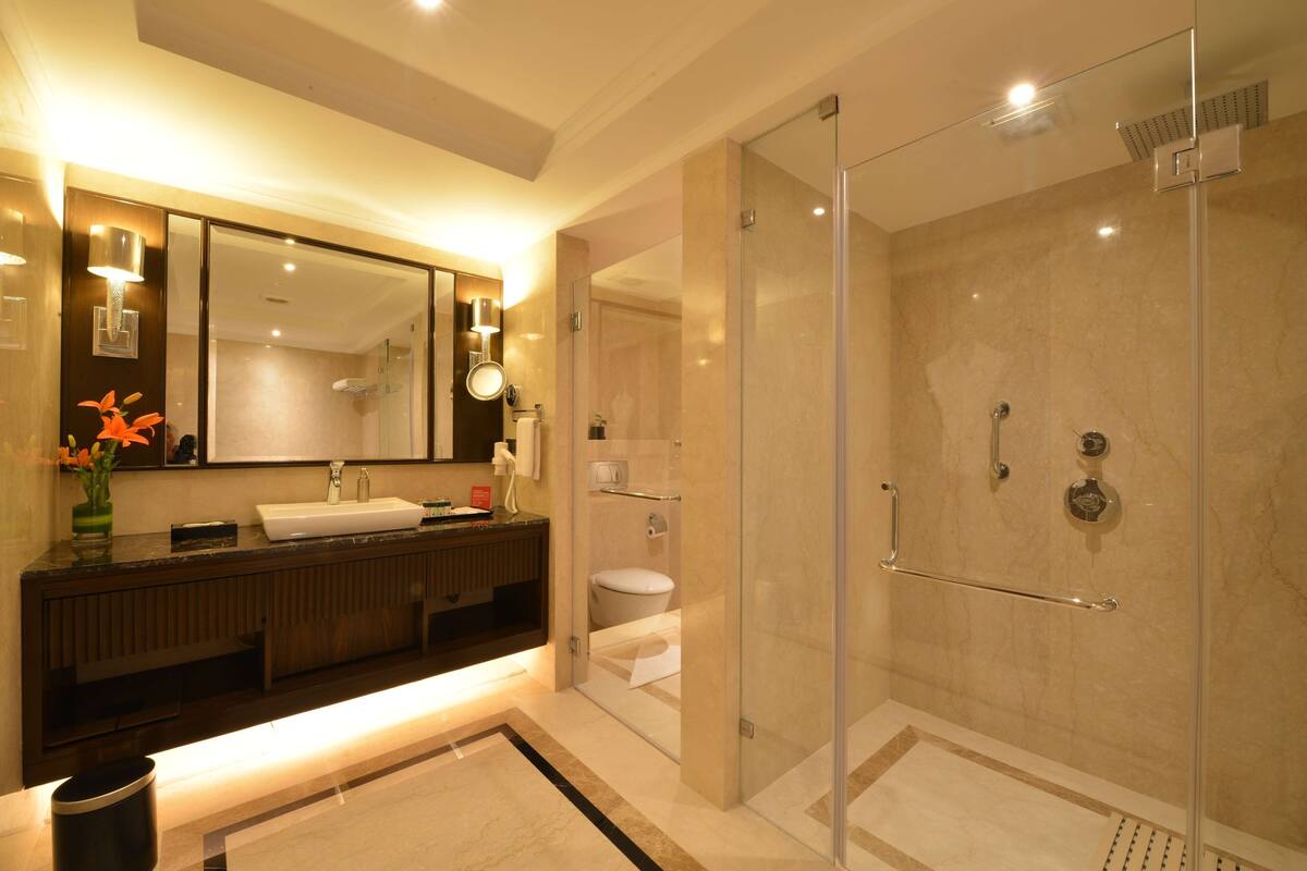 room, 2 single beds, non smoking | bathroom | eco-friendly toiletries, hair dryer, slippers, towels